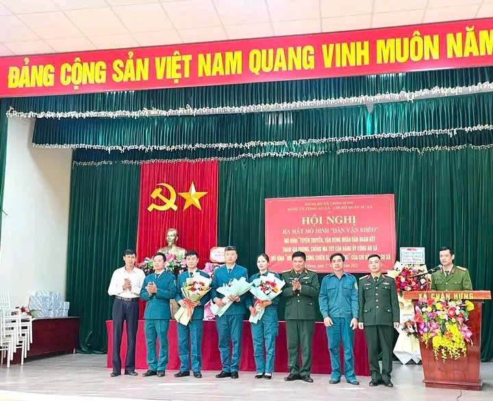 Công an xã Chấn Hưng phối hợp tổ chức thành công ra mắt hai mô hình mới